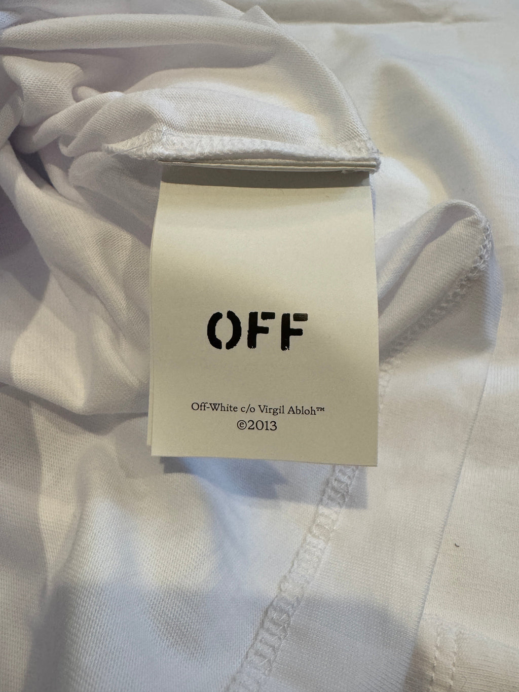 Off-White c/o Virgil Abloh Slim Signature arrow Tee in White [XL] - Still Threaded Apparel