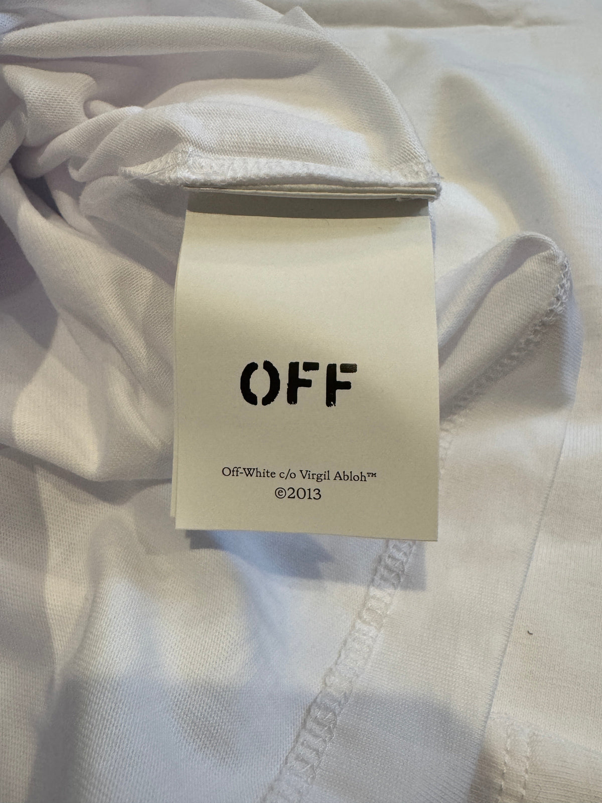 Off-White c/o Virgil Abloh Slim Signature arrow Tee in White [XL] - Still Threaded Apparel